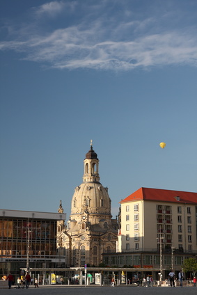 Museumsstadt - Blick vom Altmarkt zur Frauenkirche und dem Kulturpalast nach Südosten