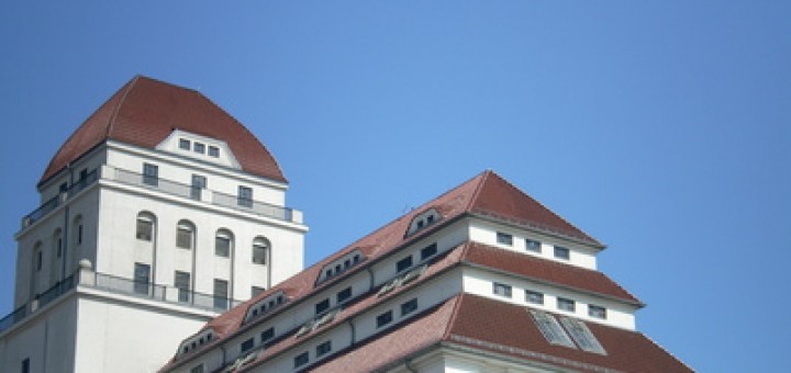 Die Hafenmühle von Gottlob Traugott Bienert am Alberthafen an der Friedrichstadt und dem Ostragelände